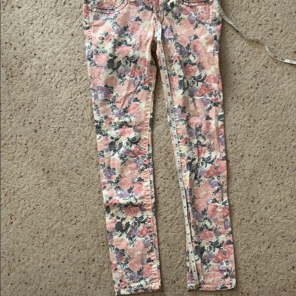 Pink floral Miss Me Jeans - Picture 9 of 10